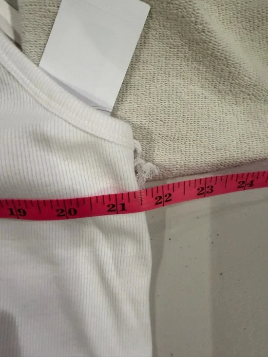 Good American White Scoop Neck Tank- 21” P2P - Picture 9 of 9